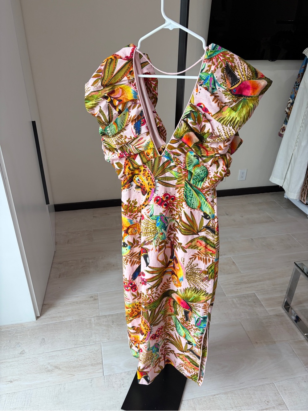 Farm Rio: INTO THE JUNGLE PINK SLEEVELESS MIDI DRESS - Picture 10 of 14